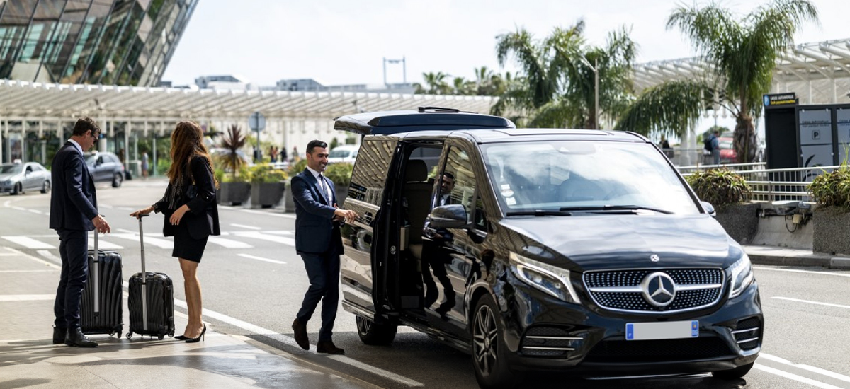 Yurt dışından gelen yolcular için havalimanında lüks Mercedes araçlarla karşılama ve transfer hizmeti